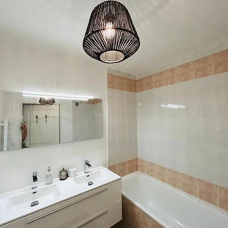 Le Nicol's-piscine-parking-wifi Apartment *